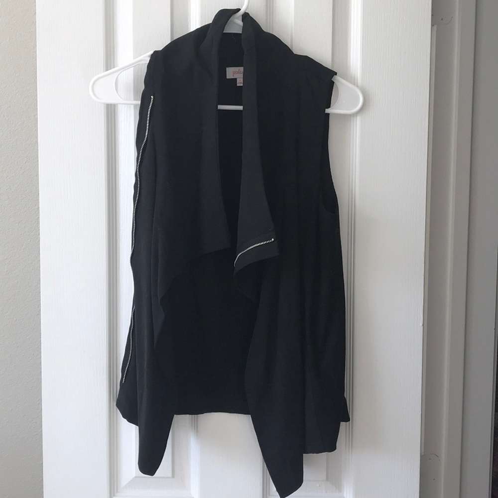 Vest with zippers